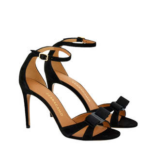 Salvatore Ferragamo - Vara Bow Shoes in Black
