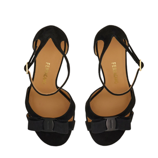 Salvatore Ferragamo - Vara Bow Shoes in Black