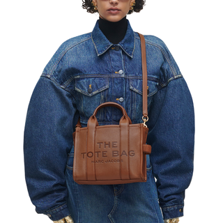 Marc Jacobs - The Leather Small Tote Bag in Argan Oil